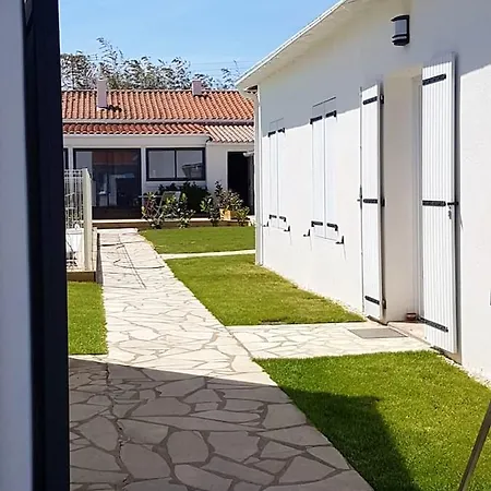 D'une A Plage A 500 M De La Plage Avec Piscine Partagee Jardin Clos Et Wifi Appartement *