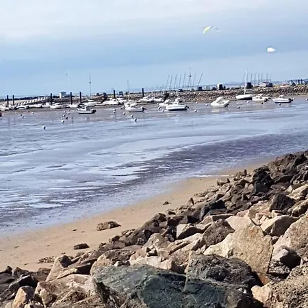 D'une A Plage A 500 M De La Plage Avec Piscine Partagee Jardin Clos Et Wifi