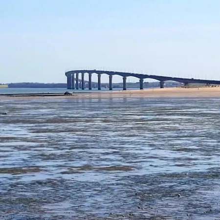 Appartement D'une A Plage A 500 M De La Plage Avec Piscine Partagee Jardin Clos Et Wifi